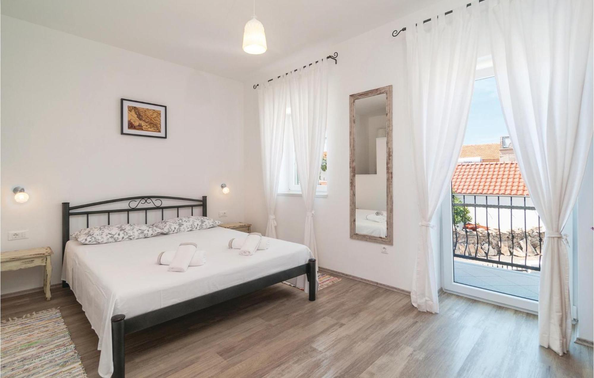 Stunning Home In Primosten With Kitchen Εξωτερικό φωτογραφία