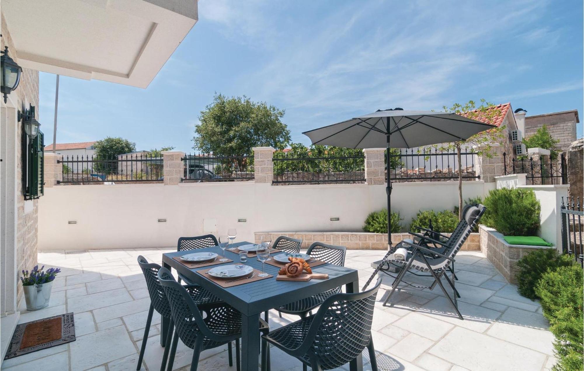 Stunning Home In Primosten With Kitchen Εξωτερικό φωτογραφία