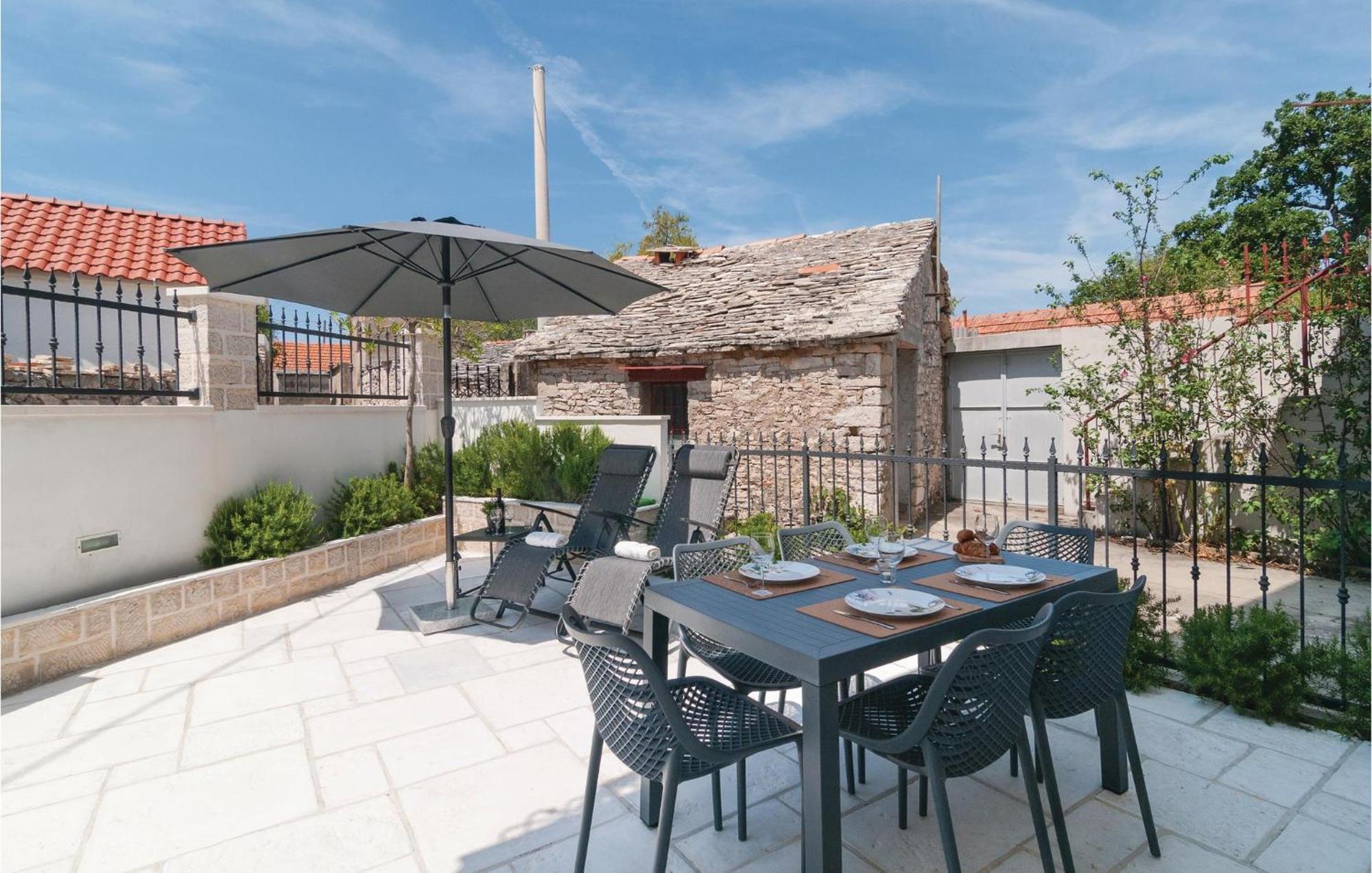 Stunning Home In Primosten With Kitchen Εξωτερικό φωτογραφία