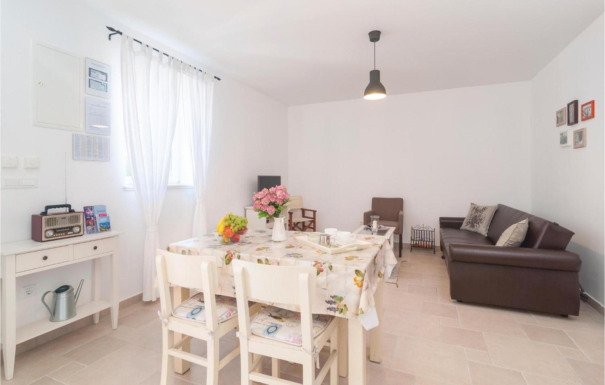 Stunning Home In Primosten With Kitchen Εξωτερικό φωτογραφία