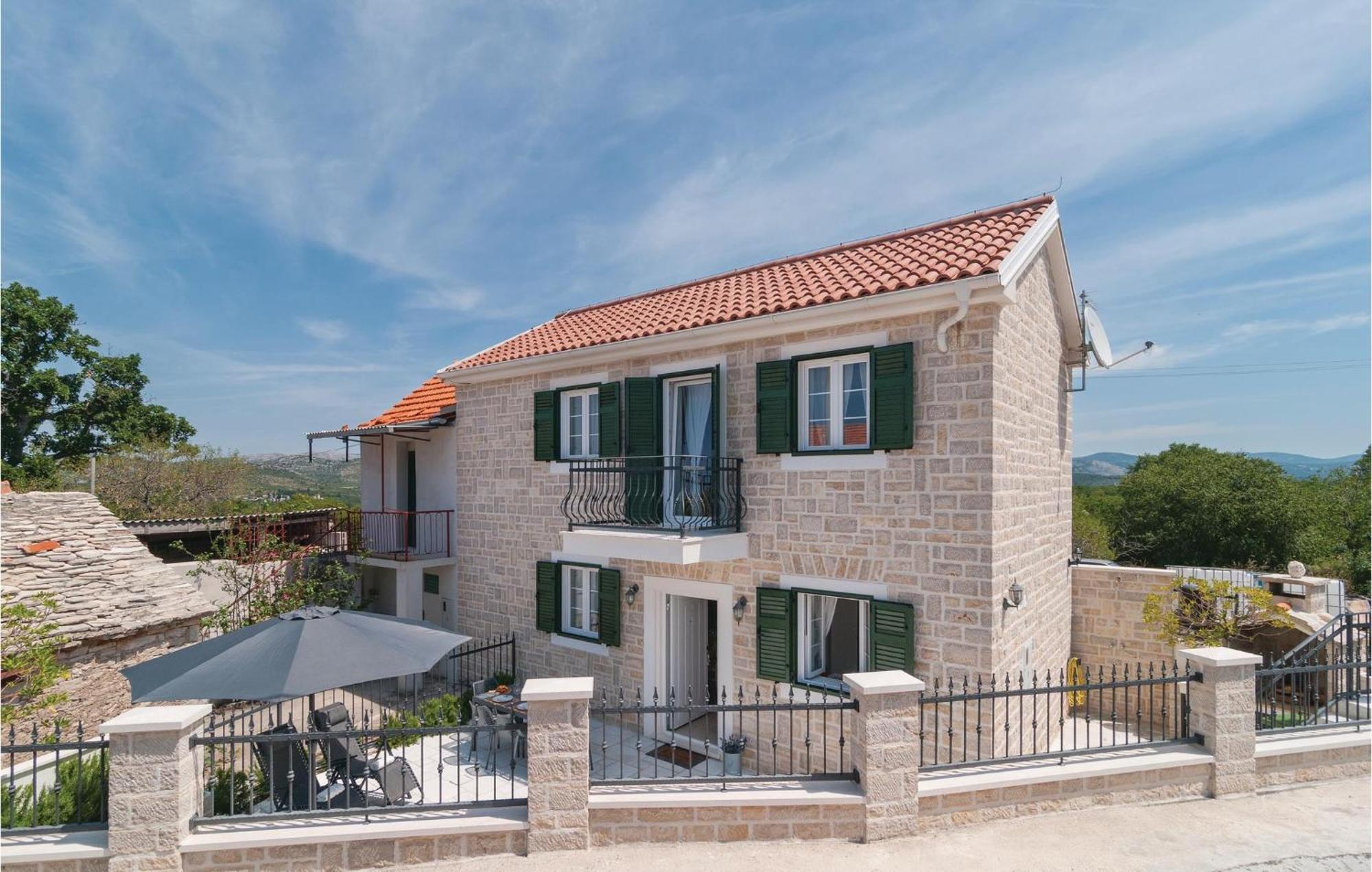 Stunning Home In Primosten With Kitchen Εξωτερικό φωτογραφία